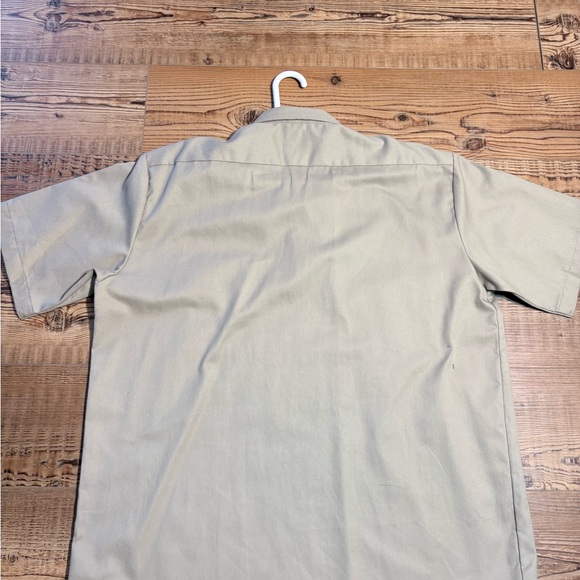 Dickies Men's Khaki Short Sleeve Button Down Shirt - Picture 3 of 3
